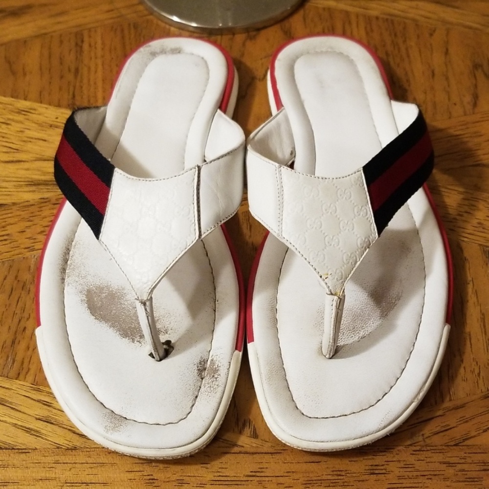 Gucci leather flip flops. Size 9